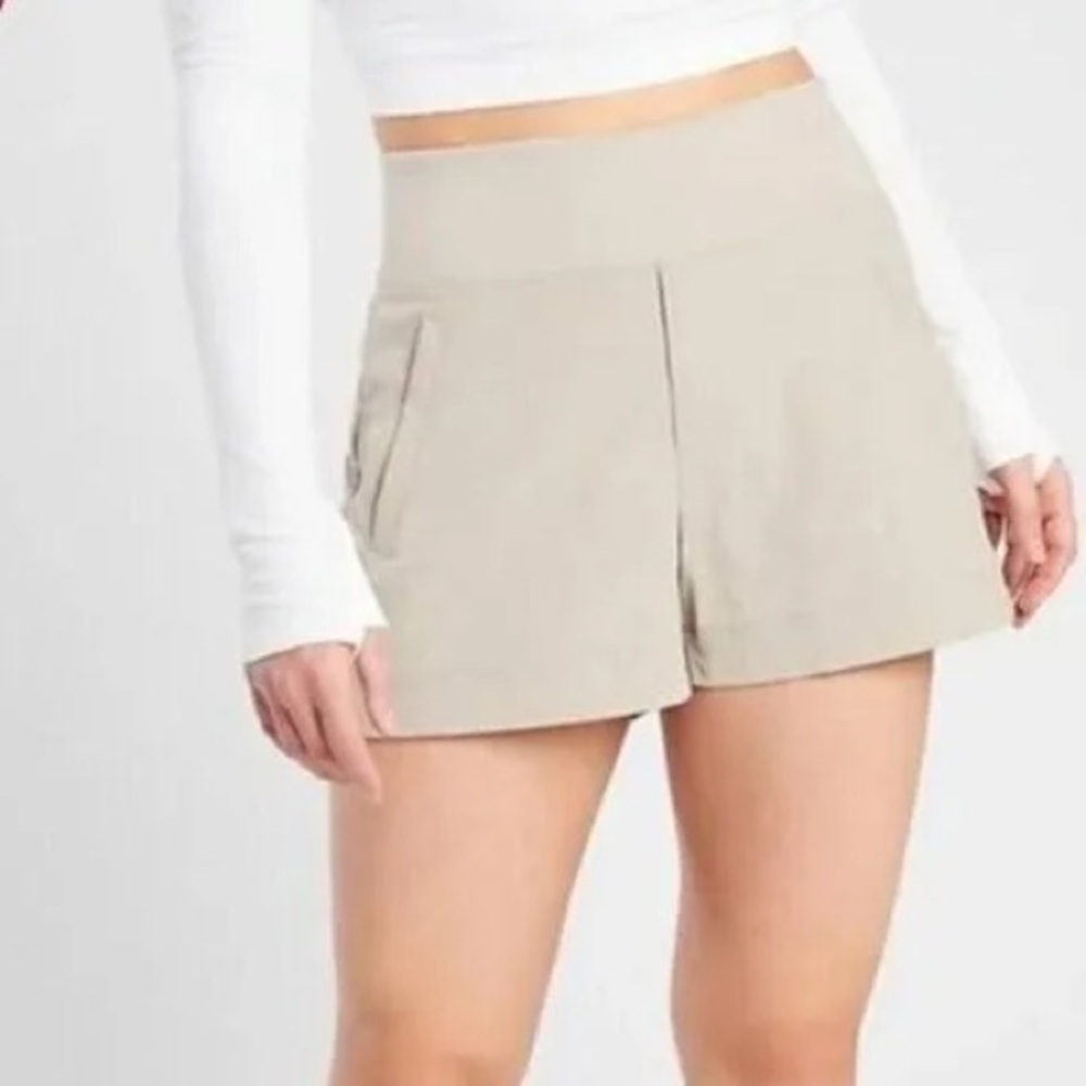 Athleta Women's Beige Trekkie Short
